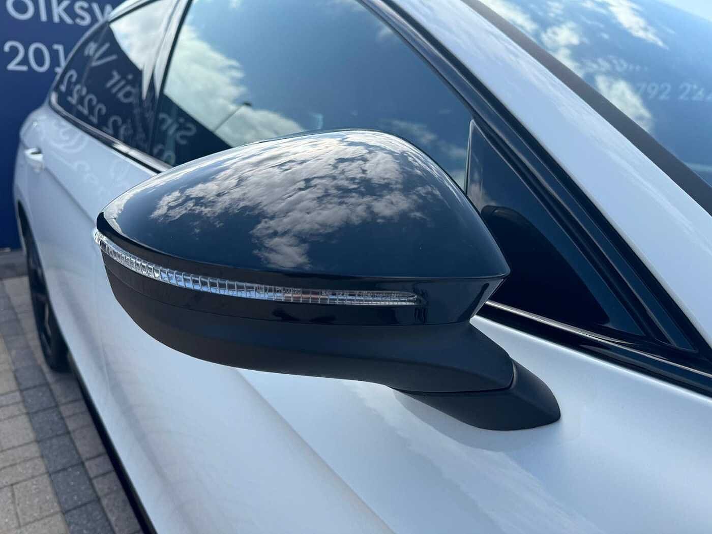 Volkswagen Passat 1.5 TSI (272ps) R-Line eHybrid DSG + CLICK AND COLLECT