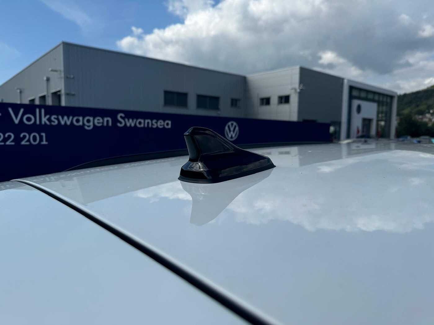 Volkswagen Passat 1.5 TSI (272ps) R-Line eHybrid DSG + CLICK AND COLLECT