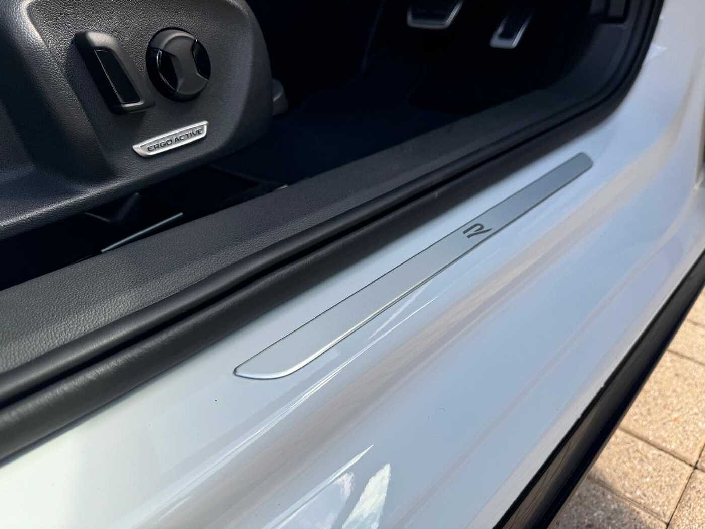 Volkswagen Passat 1.5 TSI (272ps) R-Line eHybrid DSG + CLICK AND COLLECT
