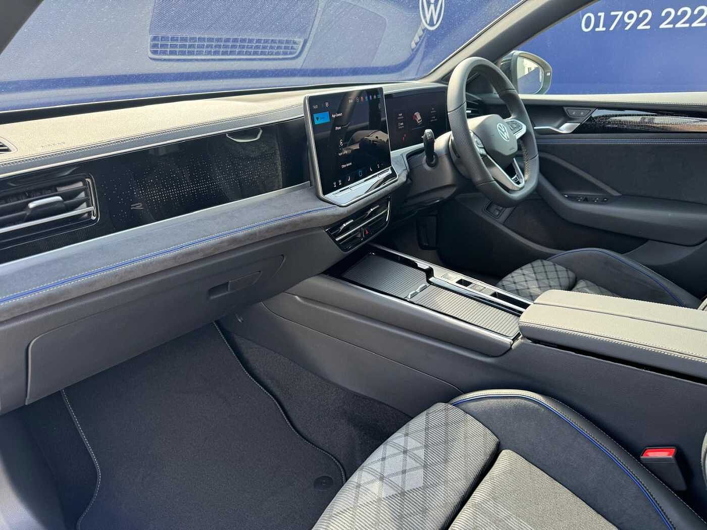 Volkswagen Passat 1.5 TSI (272ps) R-Line eHybrid DSG + CLICK AND COLLECT