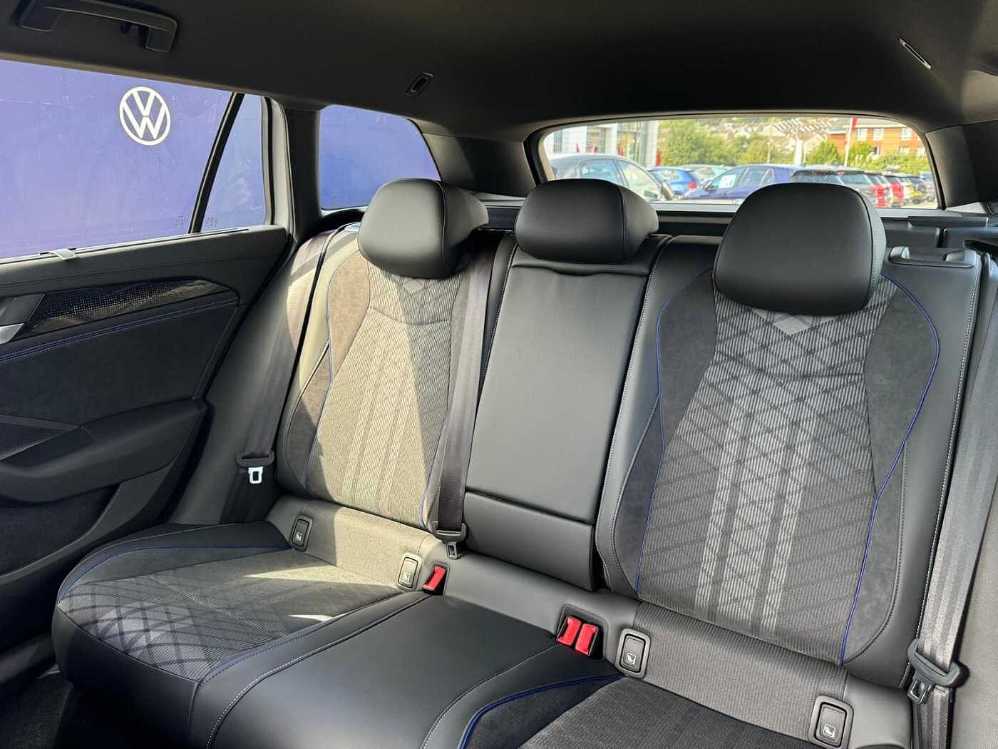 Volkswagen Passat 1.5 TSI (272ps) R-Line eHybrid DSG + CLICK AND COLLECT