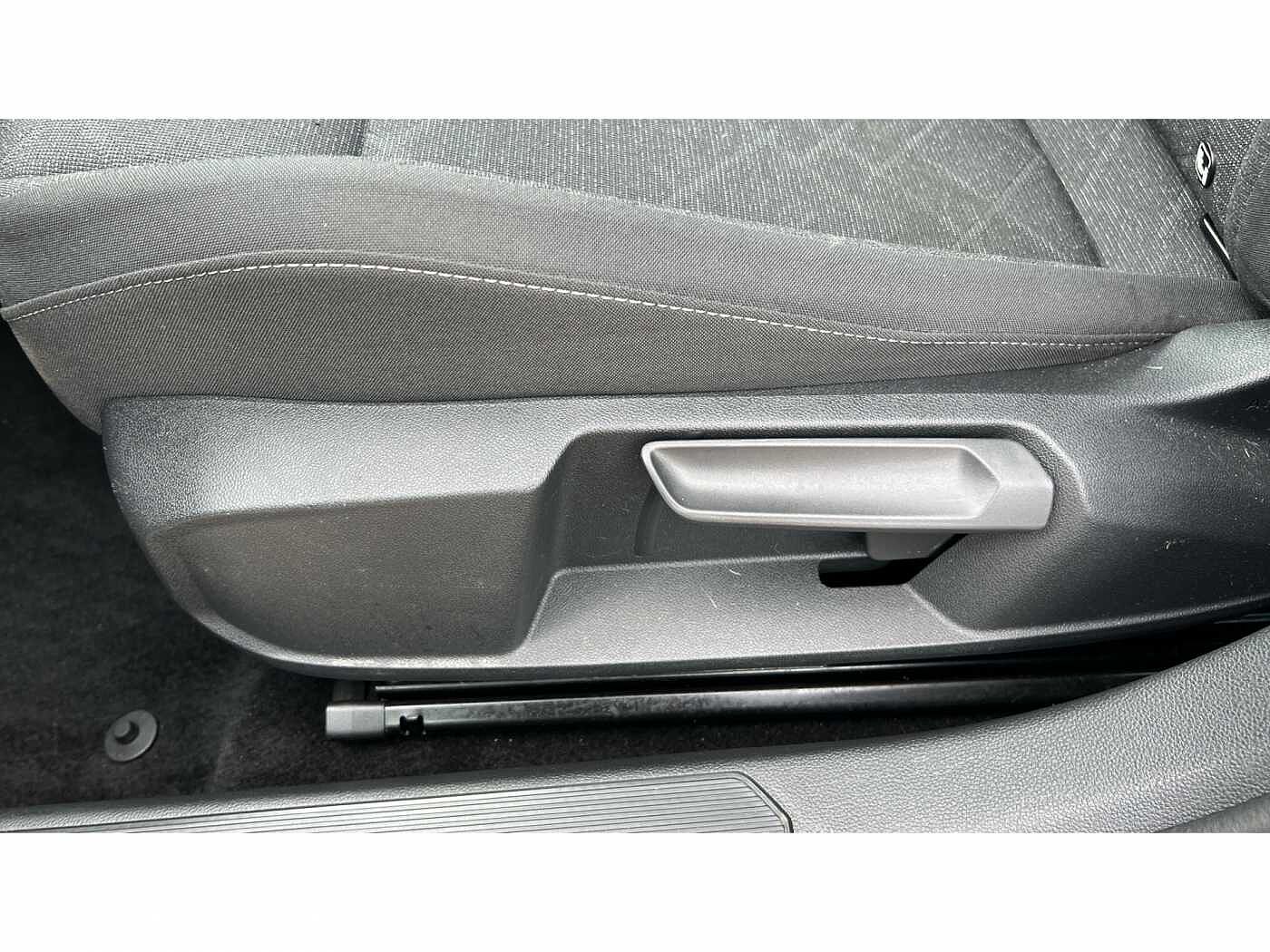 Volkswagen Golf 2.0 TDI Life 5dr DSG